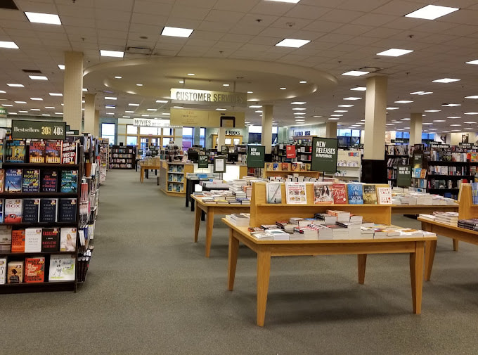 Barnes and Noble, West County Mall, Des Peres, MO.