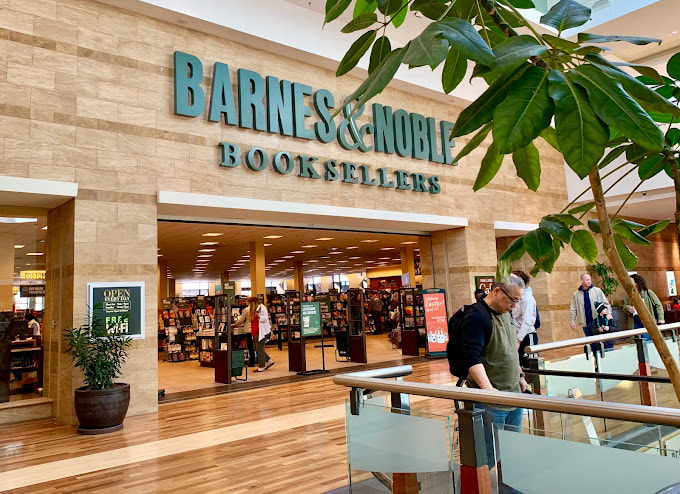 Barnes and Noble, West County Mall, Des Peres, MO.